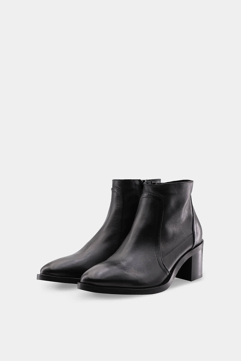 Zero5 Dewi Teo - Nero